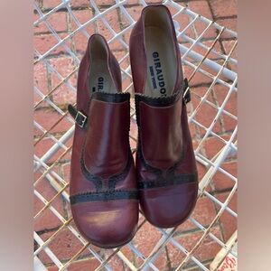 Giraudon maroon and black heels with buckle